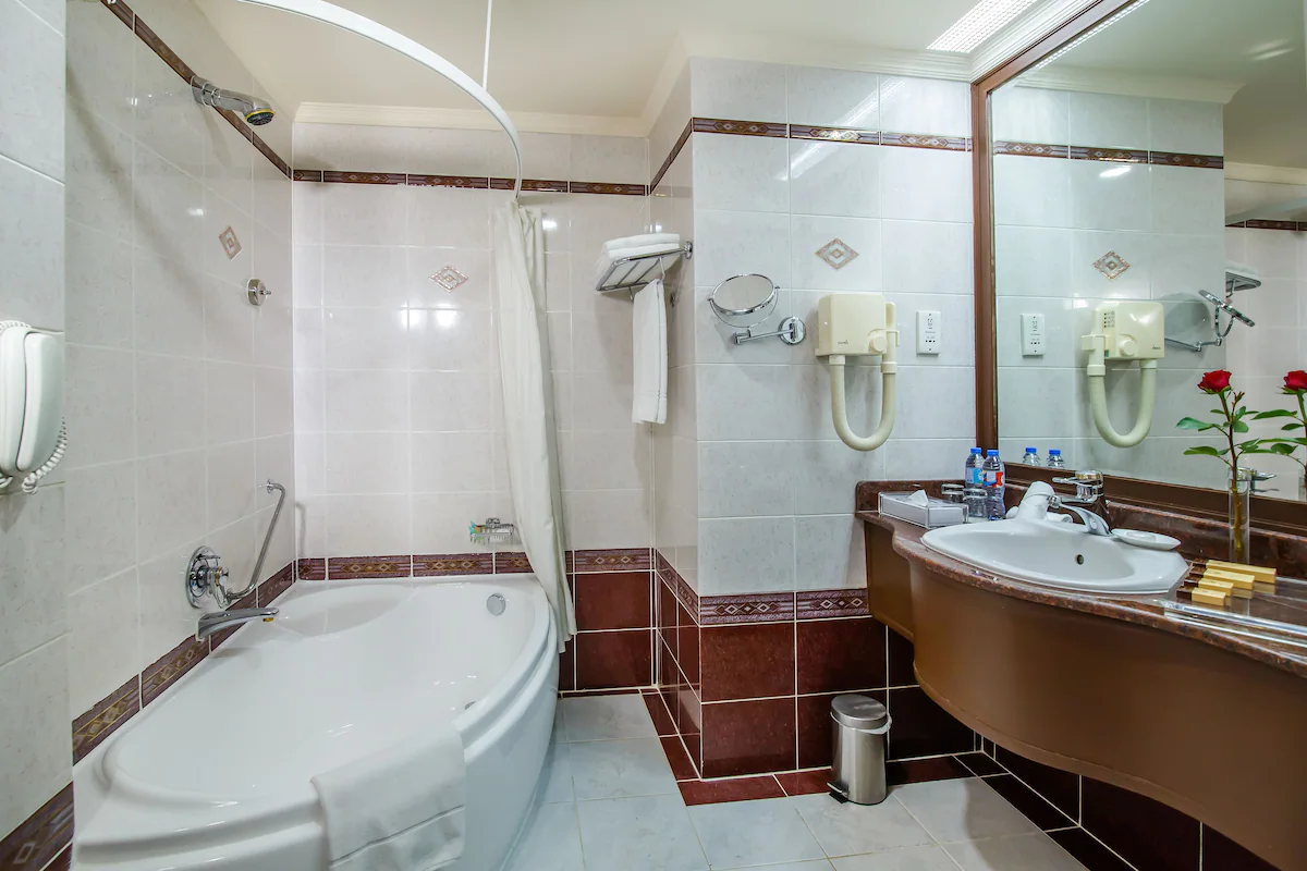 سرویس بهداشتی و حمام هتل گرند اکسلسیور دیره